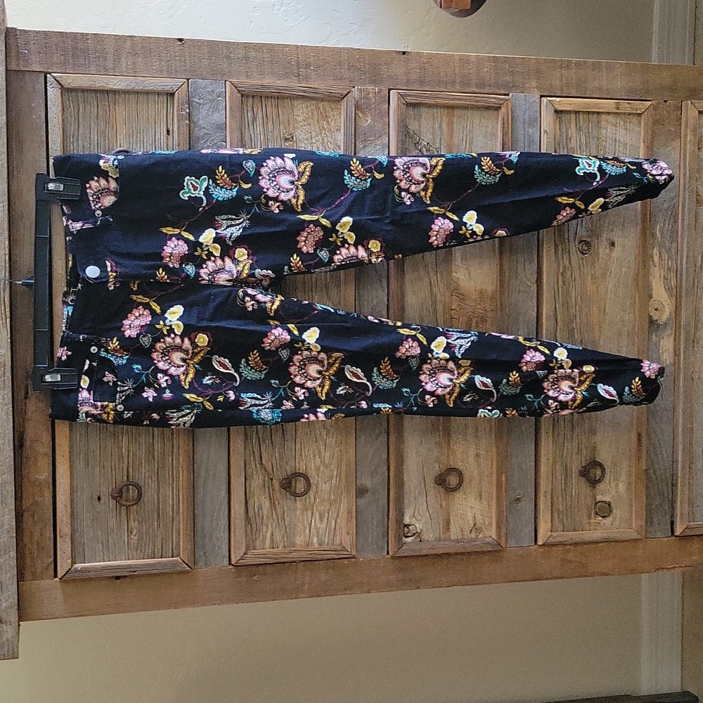 Loft Jeans black floral 4 petite, soft stretchy legging like with botton zip fly